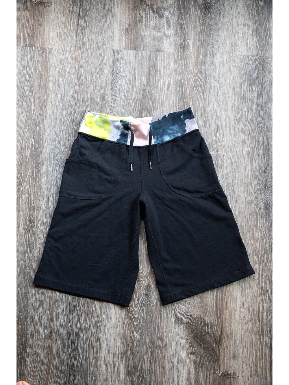Lululemon Wide Leg Shorts Rainbow Pattern Women's 28" Stretchable Waist